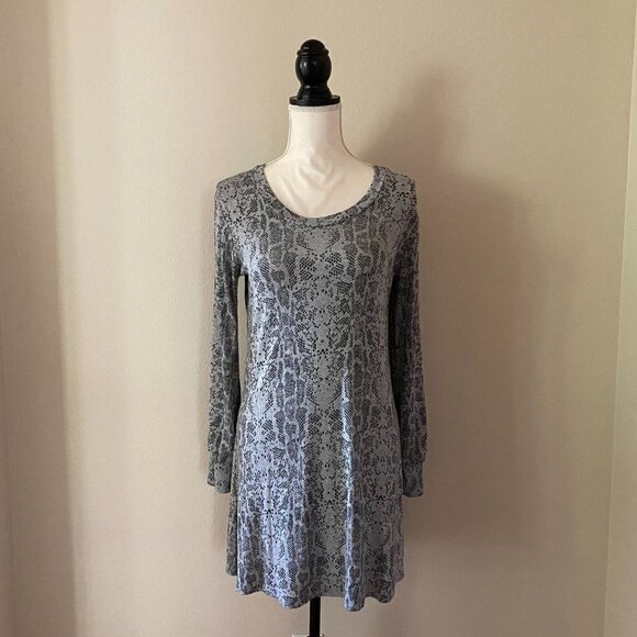 LA Relaxed Snake Skin Print Midi Long Sleeve Dress | Gray | Size M - Picture 1 of 8